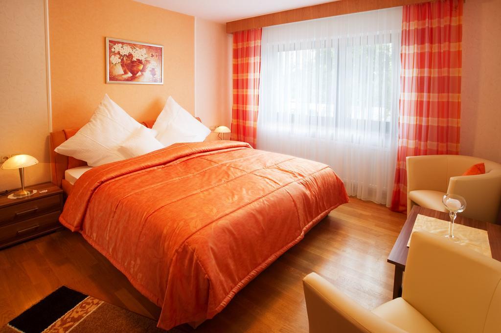 Hôtel Wein & Gastehaus Hermeshof à Trittenheim Extérieur photo