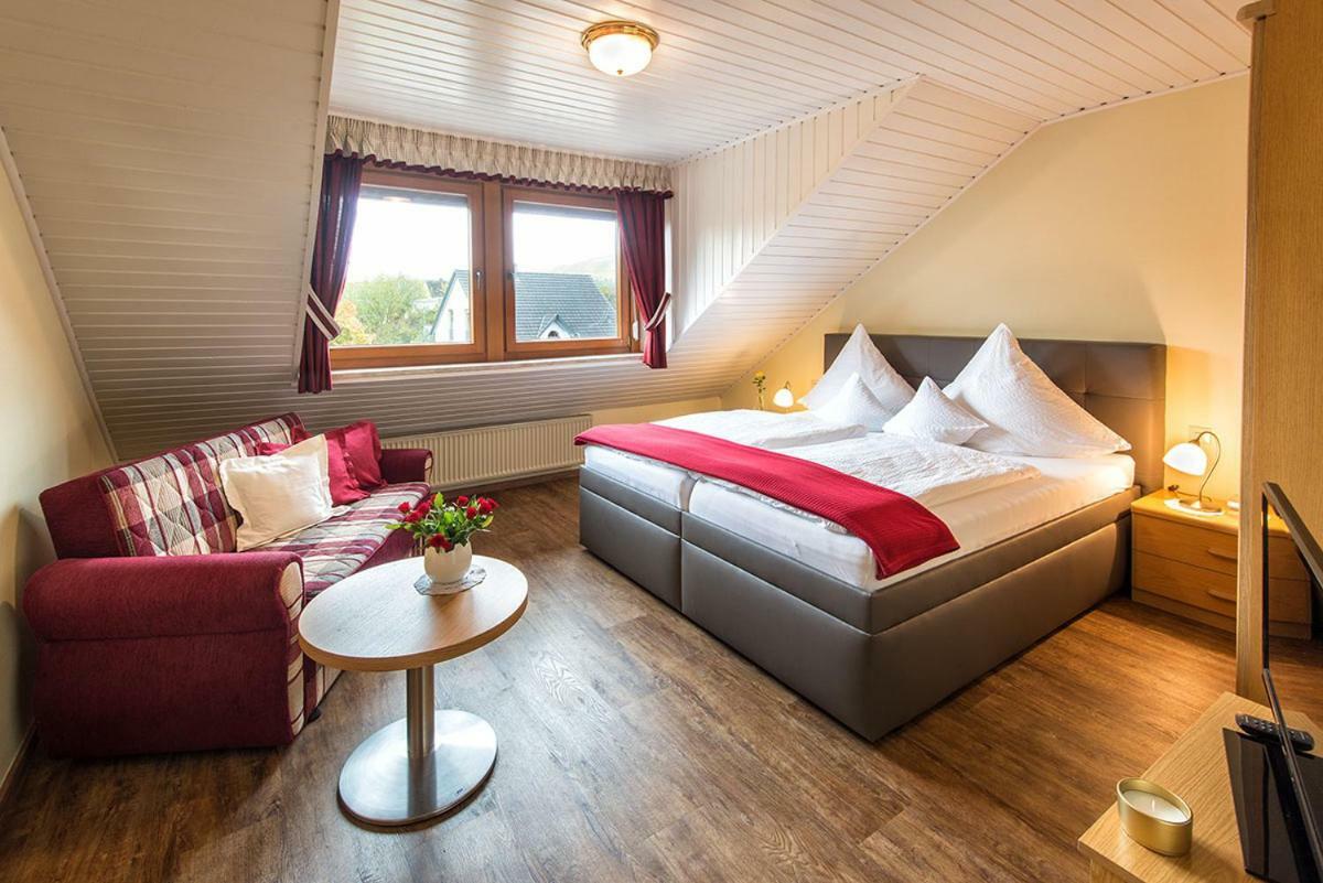 Hôtel Wein & Gastehaus Hermeshof à Trittenheim Extérieur photo